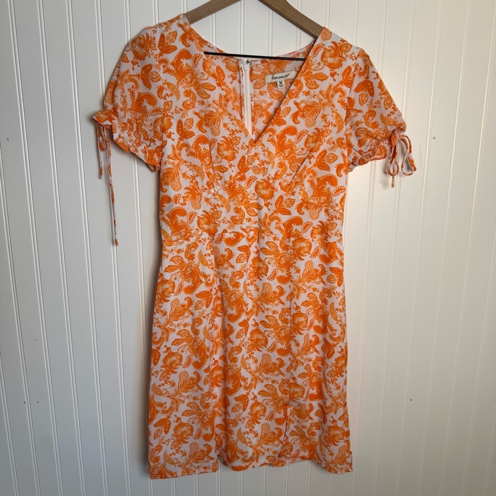 Francesca's Naomi V Neck Orange & White Paisley Mini Dress Women’s Size Medium - Picture 2 of 13